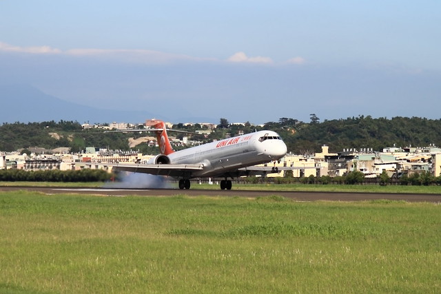 立榮航空 MD-90(B17918) 金門往高雄