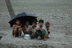 Children under shelter (by bangladeshboat)