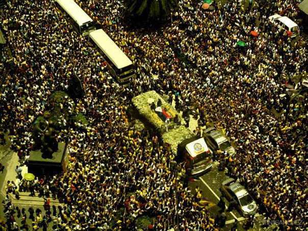 Ayala Crowd