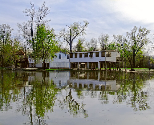 River-houses on the bank of the Meramec River, in Jefferson County, Missouri, USA, just above the mouth at the Mississippi River