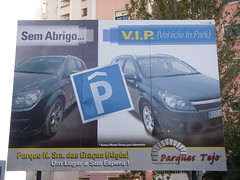 Publicidade da empresa de estacionamento em Algés