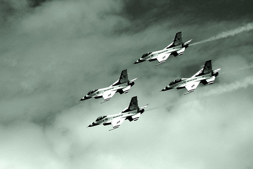 Fighter airplane picture - Four F-16 - Thunderbirds