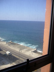 房間窗戶可看見海