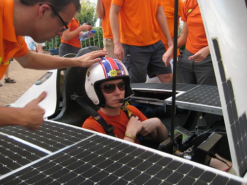 Eerste dag voor Nuna4 in de World Solar Challenge 2007 - Start Oliver