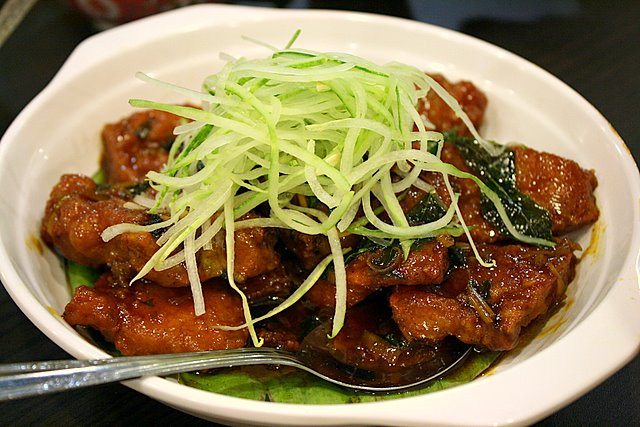 Spare ribs stir-fried with curry leaves