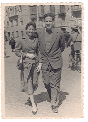 Joaquín y Loli en Cartagena, 1956