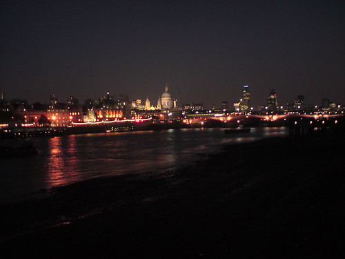 Night shot of London on k850i