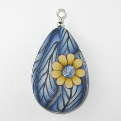 Blue and Yellow dewdrop daisy
