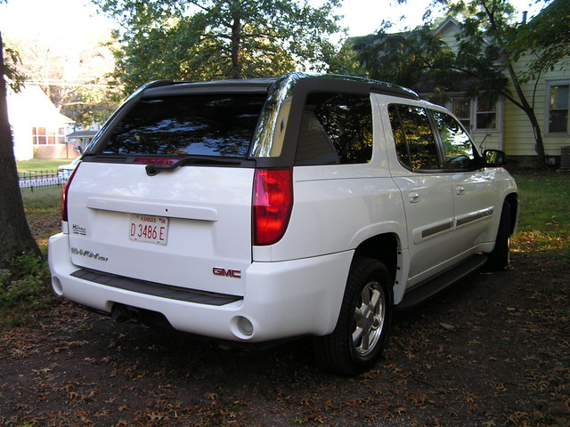 white 2004 rear gmc envoy xuv