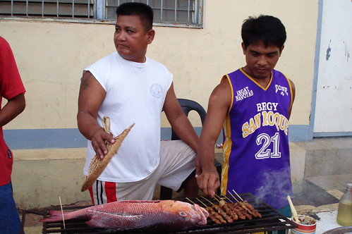  street vendor cooking barbeque for sale in the street of Busuanga, Palawan Philippines Buhay Pinoy  Ngayon Filipino Pilipino  people pictures photos life Philippinen  fish food seafood     