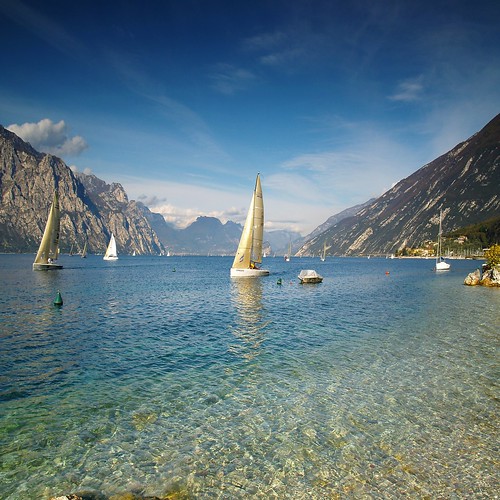 I love the clarity of the water! Sailing Sailboats