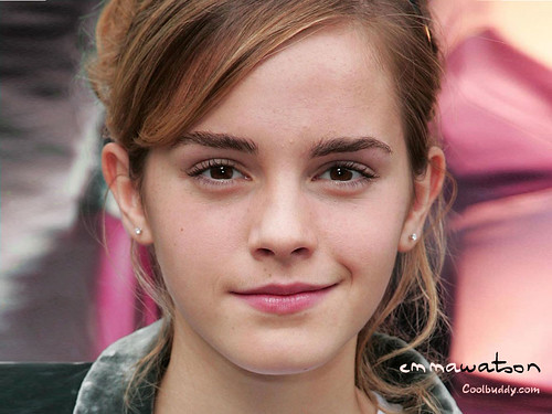 Emma Watson Cute Images. Emma_Watson-cute smile