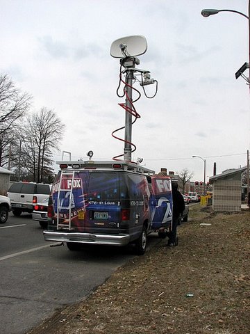 fox tv newsvan near Hilary Clinton convention near Wash U