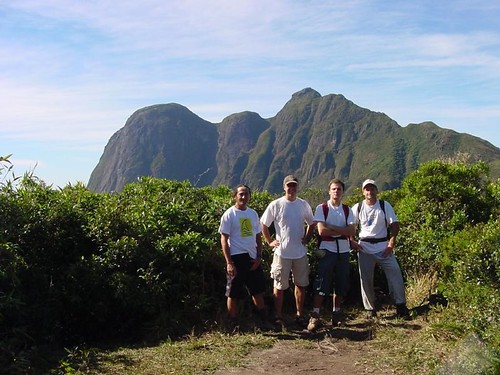 Rodney, jl, eu e Gian, a caminho do Pico Paraná
