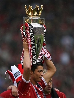 cristiano ronaldo celebrates winning the English Premier League