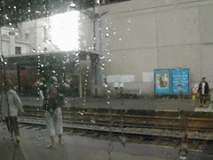 TGV駛經了某個雨天