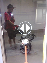Taking the folding bike to ride the MRT