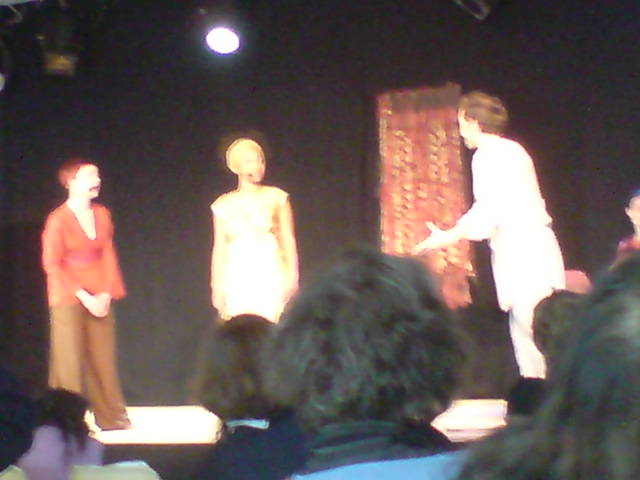 Three actors on a stage : Première de lOpéra du désert par Duo Soma - Femme pour le dire femmes pour agir conference, Paris