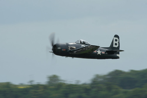 Warbird picture - F8F Bearcat Takes Off