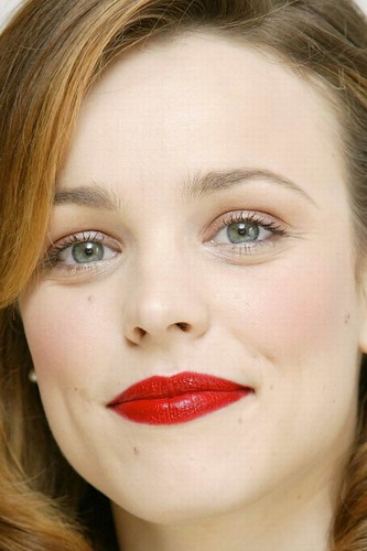 rachel mcadams makeup. Rachel McAdams pale face red