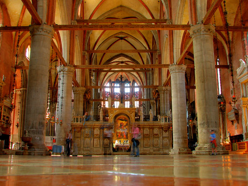 VISITING VENICE CHURCHES OFF VENICE : The Basilica di Santa Maria Gloriosa dei Frari