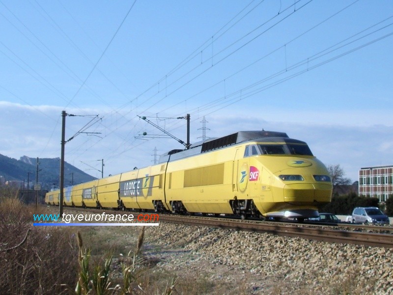 Le TGV "La Poste" (rame postale 951) en direction de Nice pour l'opération "Pièces jaunes" en février 2008