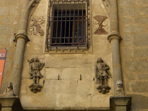 Cuadrilleros en la Fachada de la Posada de la Hermandad de Toledo 