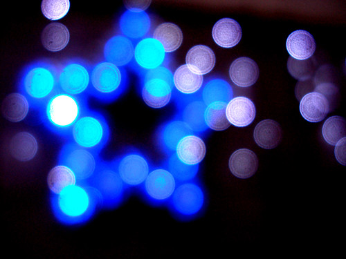 Blue decoration (blurred star) by tanakawho.