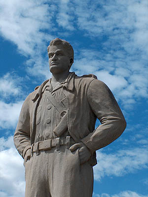 2007 Roadtrip : Statue of Steve Canyon