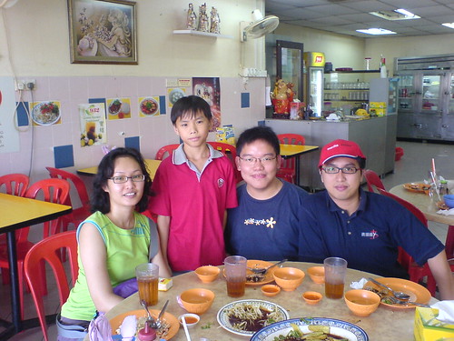 Having chicken rice after rehearsal for the short film, CHICKEN RICE MYSTERY