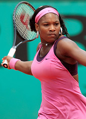 Serena Williams jugando tennis
