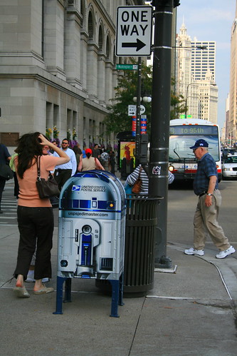 Chicago R2D2 along Michigan Ave