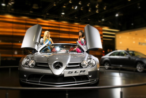 SuperCars Girl Mercedes Mclaren SLR Roadster Girls 500x333px