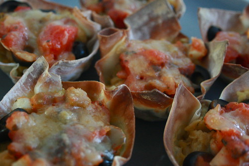 Green chile chickpea wonton cups
