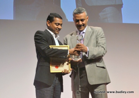 Sathis - Airasia Receives Cargo Award, Munich, 11May2011,Rs