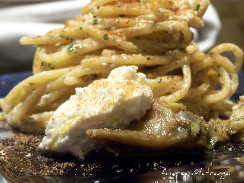 spaghetti  di Gragnano con carciofi ricotta e bottarga