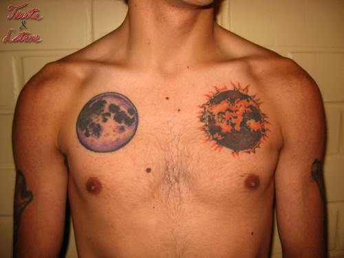 tatuajes soles lunas. luna. pecho. sol. tattoo. tatuaje