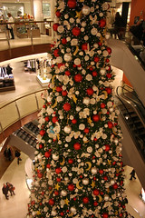 the christmas tree of de bijenkorf (the hague)