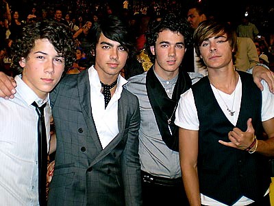 Jonas Brothers and Zac Efron by JoBros_Selena_Demi.
