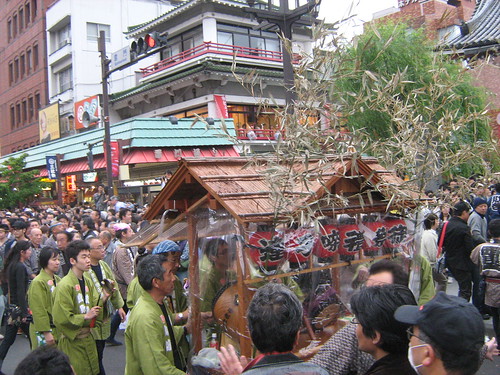 Green team and a small music float during Sanja Matsuri