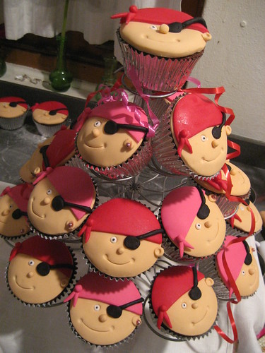 pirate cupcakes for kids. Boy and Girl Pirate Cupcakes