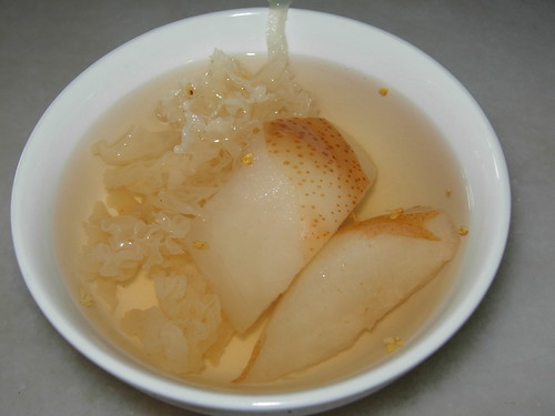 chinese pear and white fungus