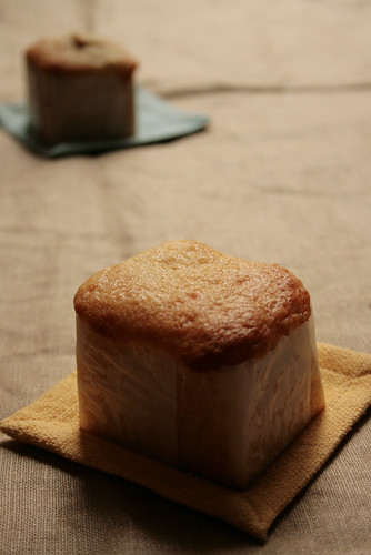 muffin: marmalade / apricot jam