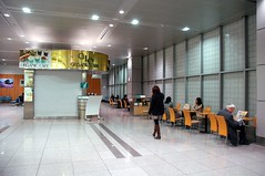 Waiting area at Shinagawa Station