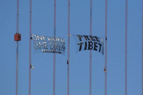 Free Tibet Banner on Golden Gate Bridge April 7, 2008