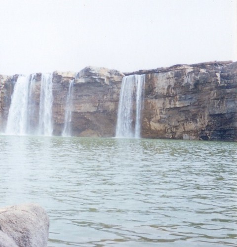 chitrakoot water fall by saroz.