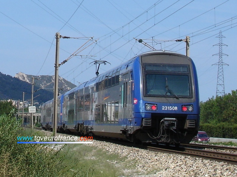 Un train régional TER 2N (rame Z 23508) en UM avec une autre rame Z 23500