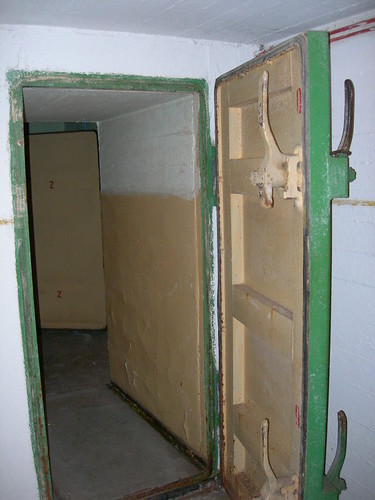 Fallout shelter inner door