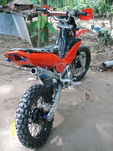 modified @ "75 modified shop" camiguin island philippines. nice bike 