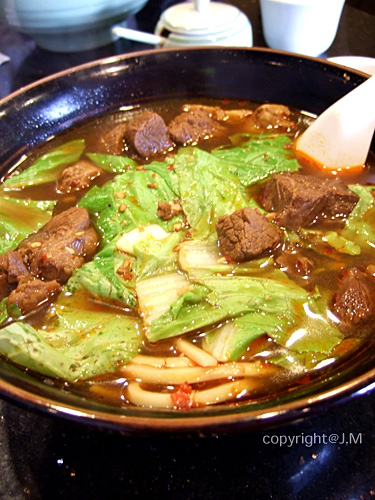 牛肉麵 (Beef Stew w/ noodles)
